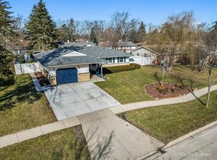 352 E Elk Grove Blvd, Elk Grove Village, IL 60007