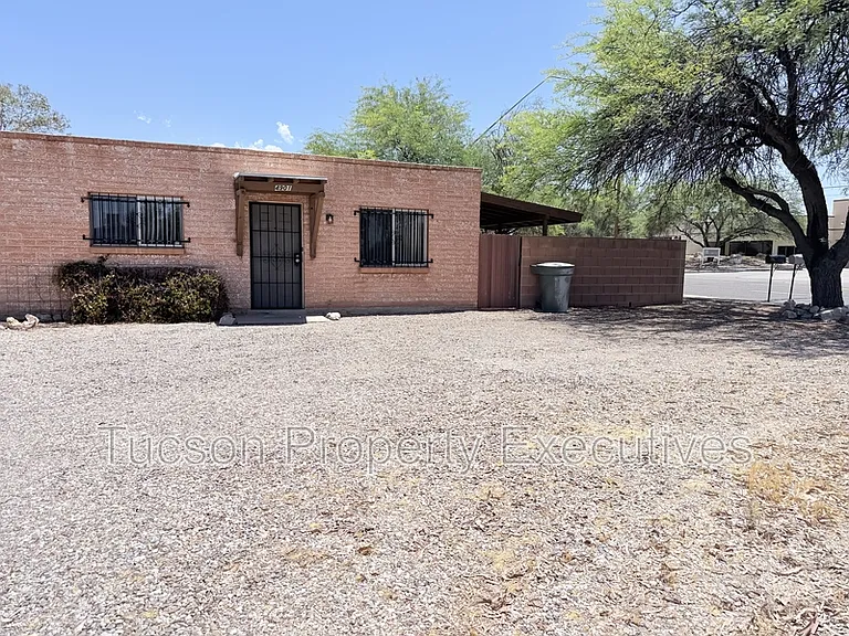 4901 E Pima St — Photo 1