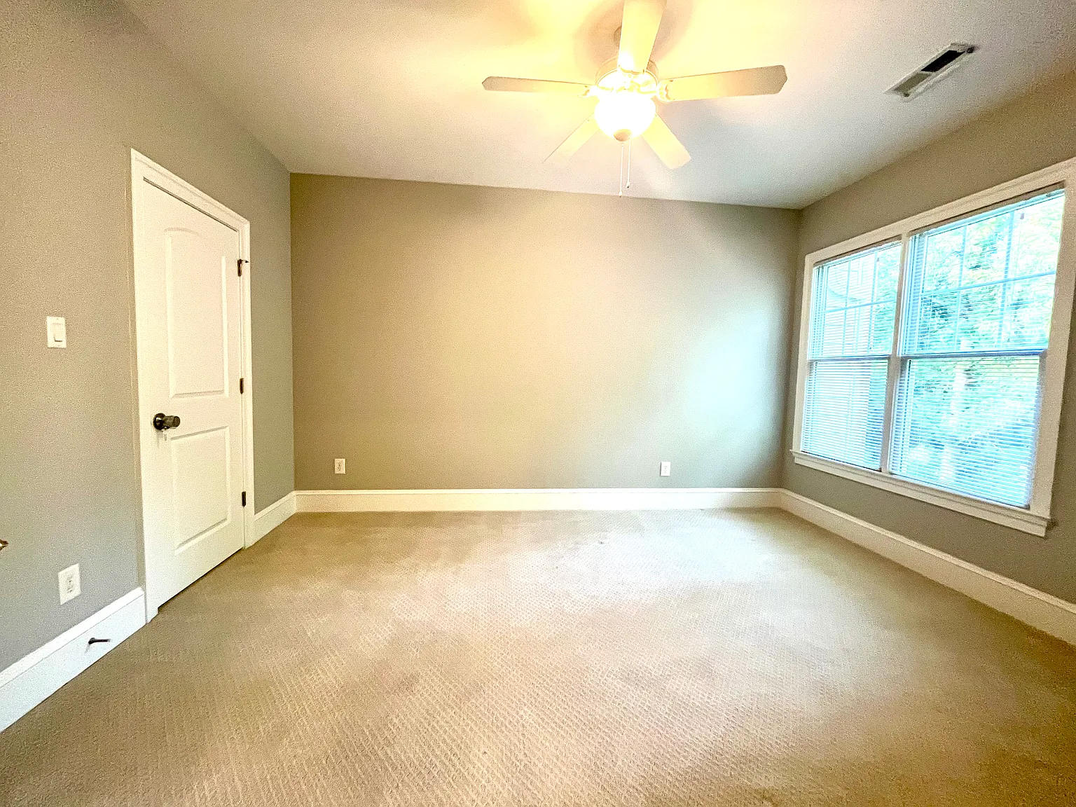 3 bed, 3.5 bath, $1,000 — Photo 4