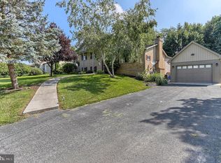 960 Maple Ln, Hanover, PA 17331