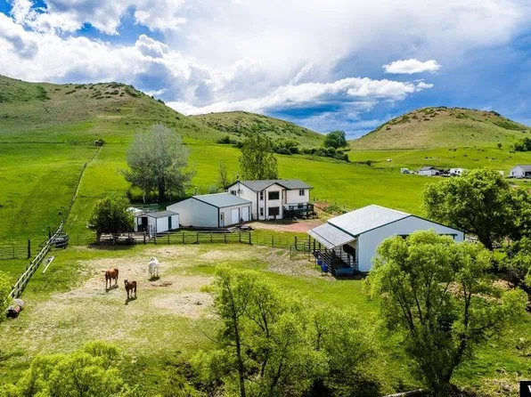 24 N Rail Rd, Banner, WY 82832