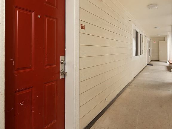 3rd image of 1001 N State St APT 107