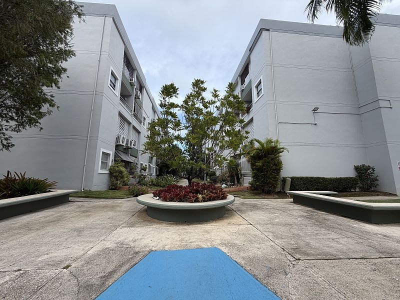 1st image of Cond Jardines De Cuenca 195 Ave