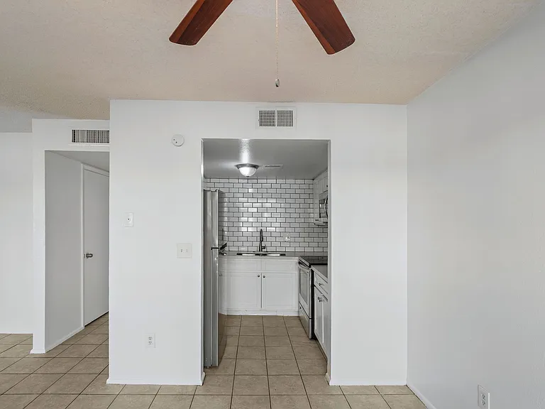7-web-or-mls-2688 N 43rd Ave 29D--4_10012025