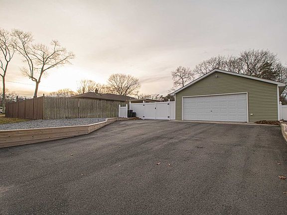 5th image of 90 Lakeview Dr