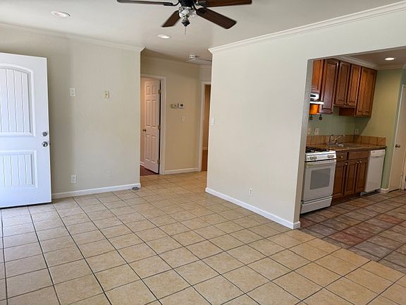 3rd image of 1363 Holly Dr APT B