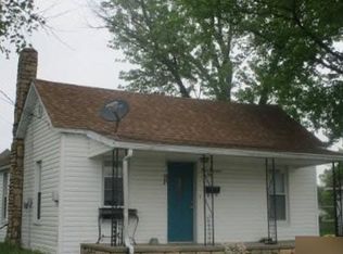 401 E Cherry Ave, Christopher, IL 62822