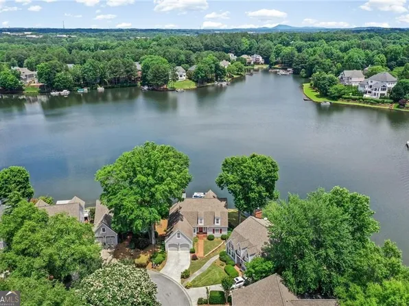 6425 Spinnaker Ln, Alpharetta, GA 30005