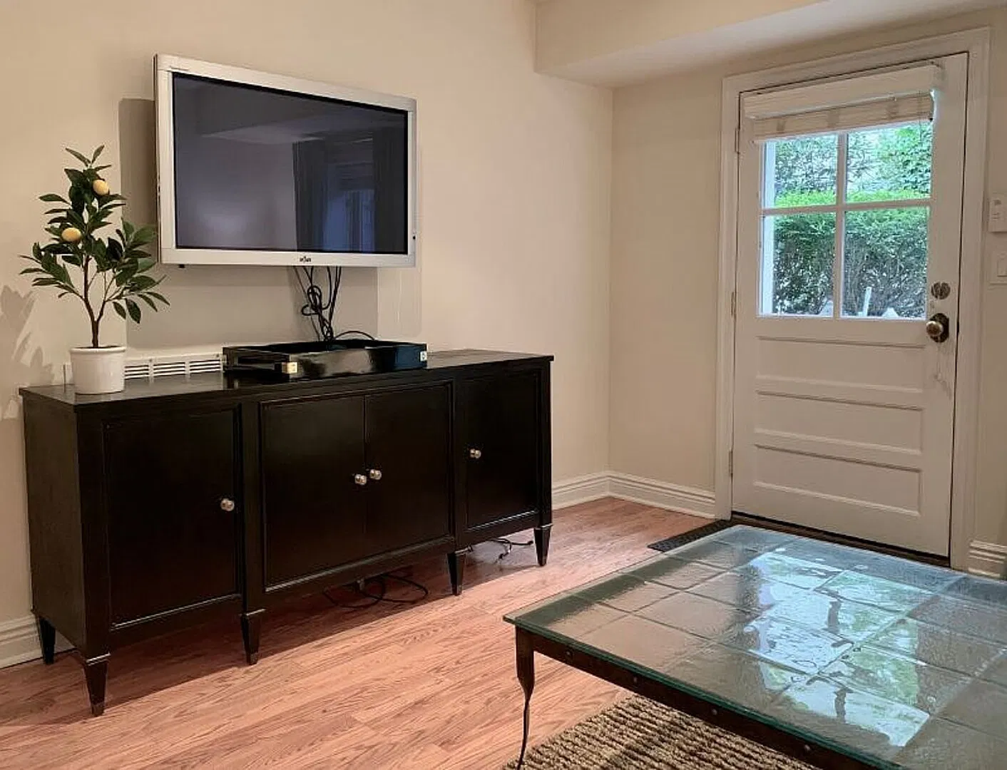 Luxurious 2 Bed/2 Bath Private Guest House — Photo 4