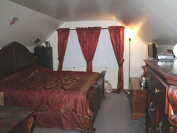 2nd Bedroom with large walk-in closet.