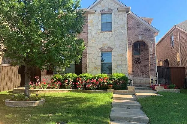 1475 Cambridge Dr — Photo 2