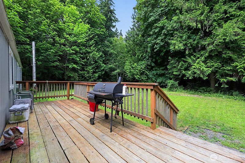 5th image of 810 SE Totten Shores Drive