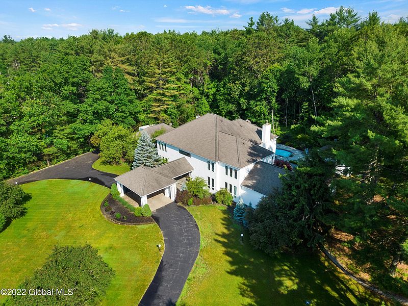 4th image of 18 Summerfield Lane