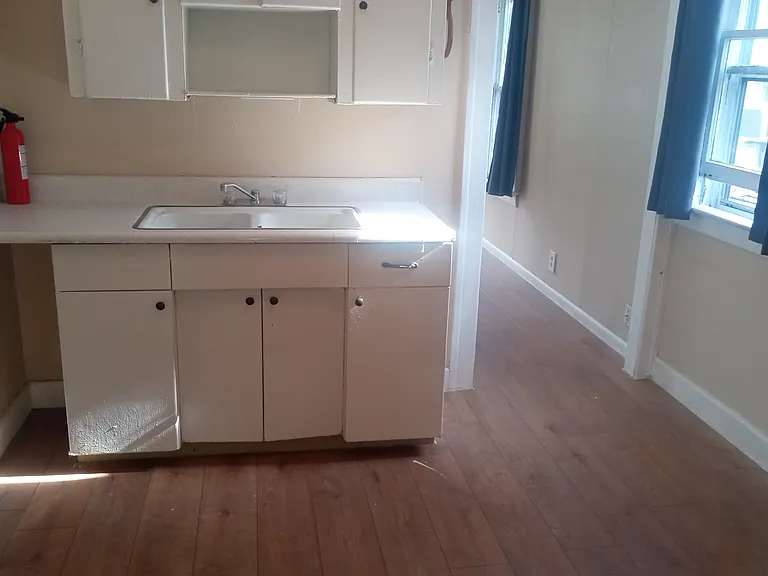 1717 E Elza Ave — Photo 6