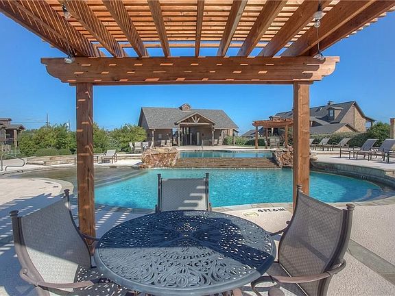 4th image of 1001 Eagle Point Cir