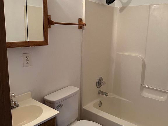5th image of 220 Parkway Blvd Unit 7