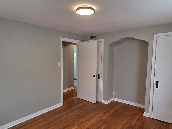 5th image of 21 E Whittier St APT B