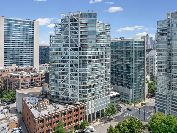 510 W Erie St #1303, Chicago, IL 60610