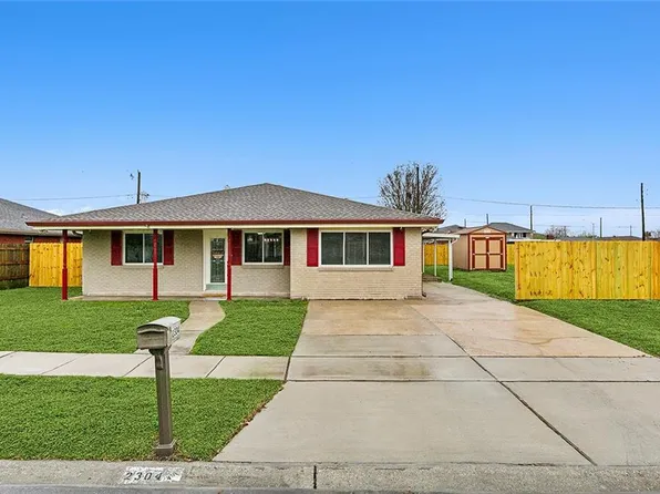 2304 Jean Lafitte Pkwy, Chalmette, LA 70043