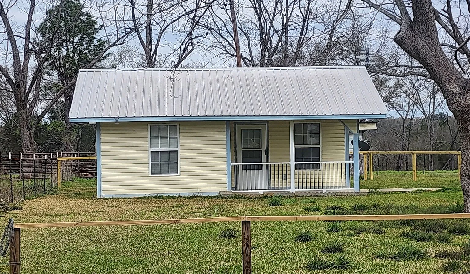 Fully furnished 1 bedroom 1 bathroom cottage — Photo 1
