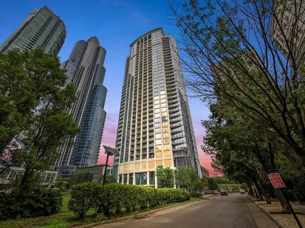 1235 S Prairie Ave APT 2406, Chicago, IL 60605