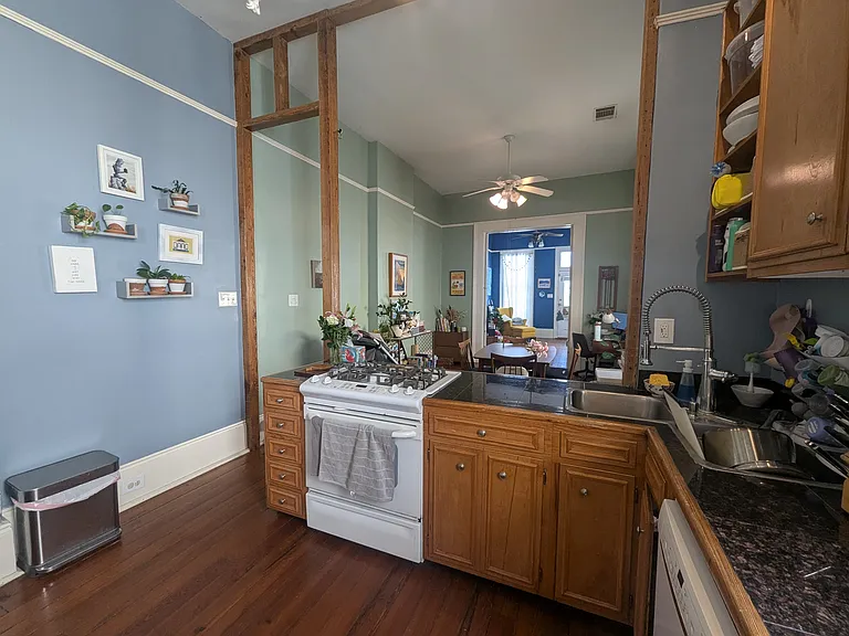 938 Moss St — Photo 9