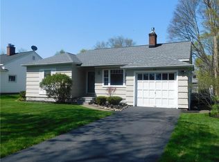 25 Clovercrest Dr, Rochester, NY 14618
