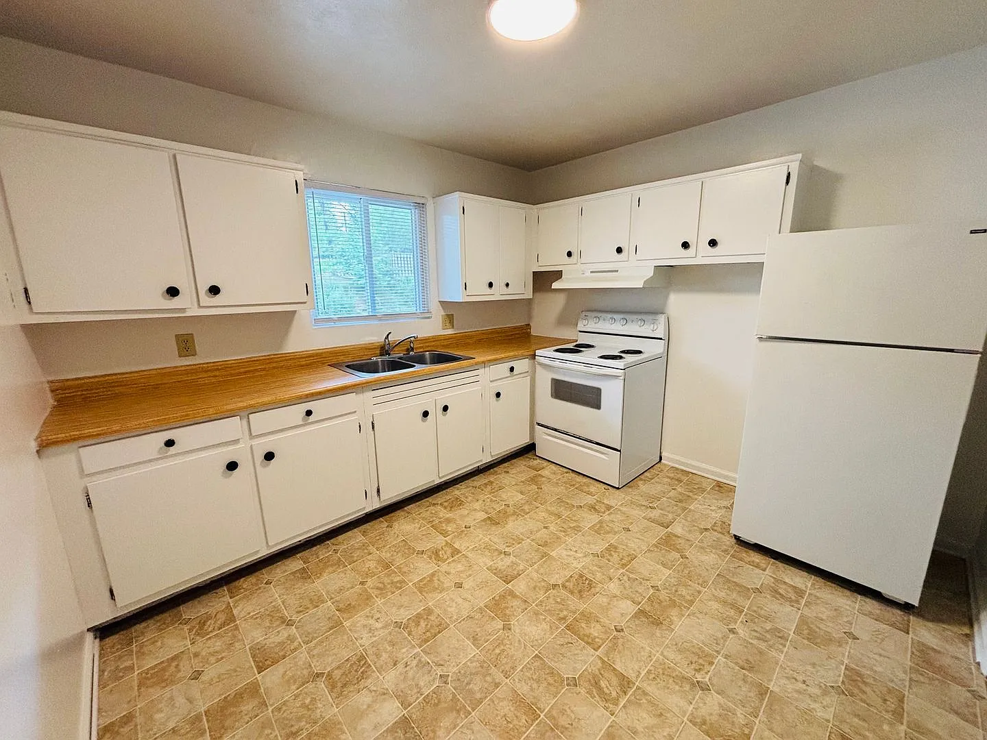 1 Bedroom, 1 Bath Apartment — Photo 3