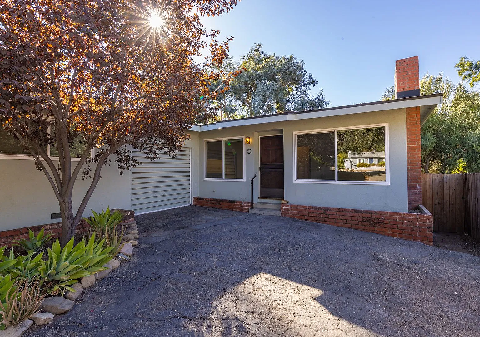 305 W Aliso St — Photo 3