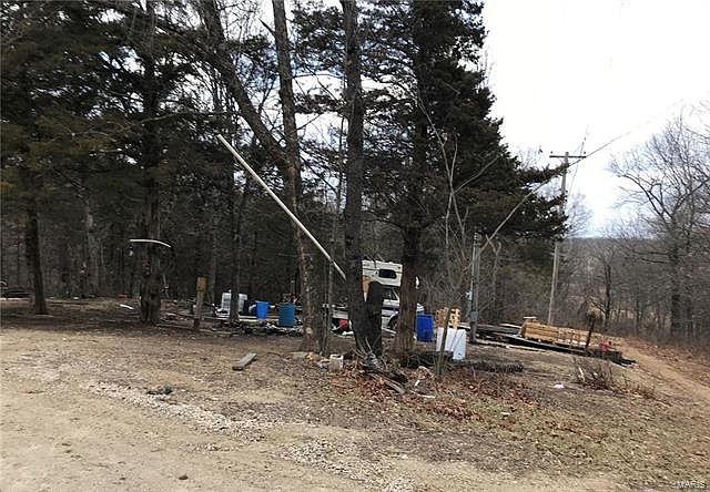 2nd image of 3500 Lakeshore Dr