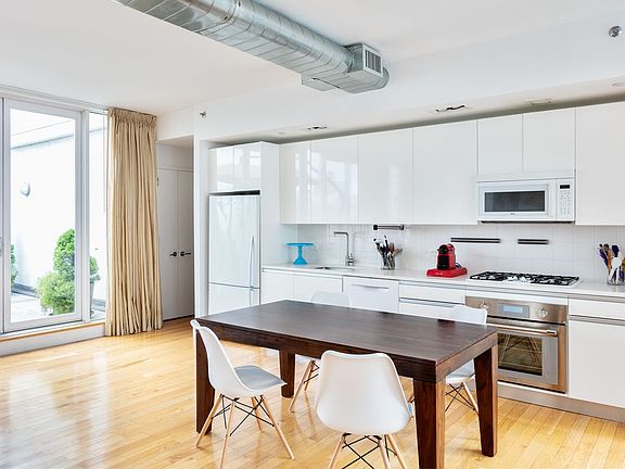3rd image of 904 Pacific St APT 503