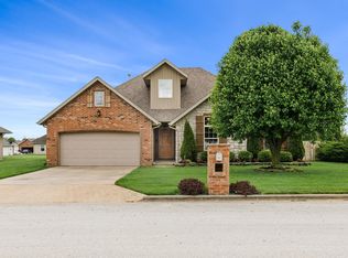 3834 W Carnation Ln, Battlefield, MO 65619