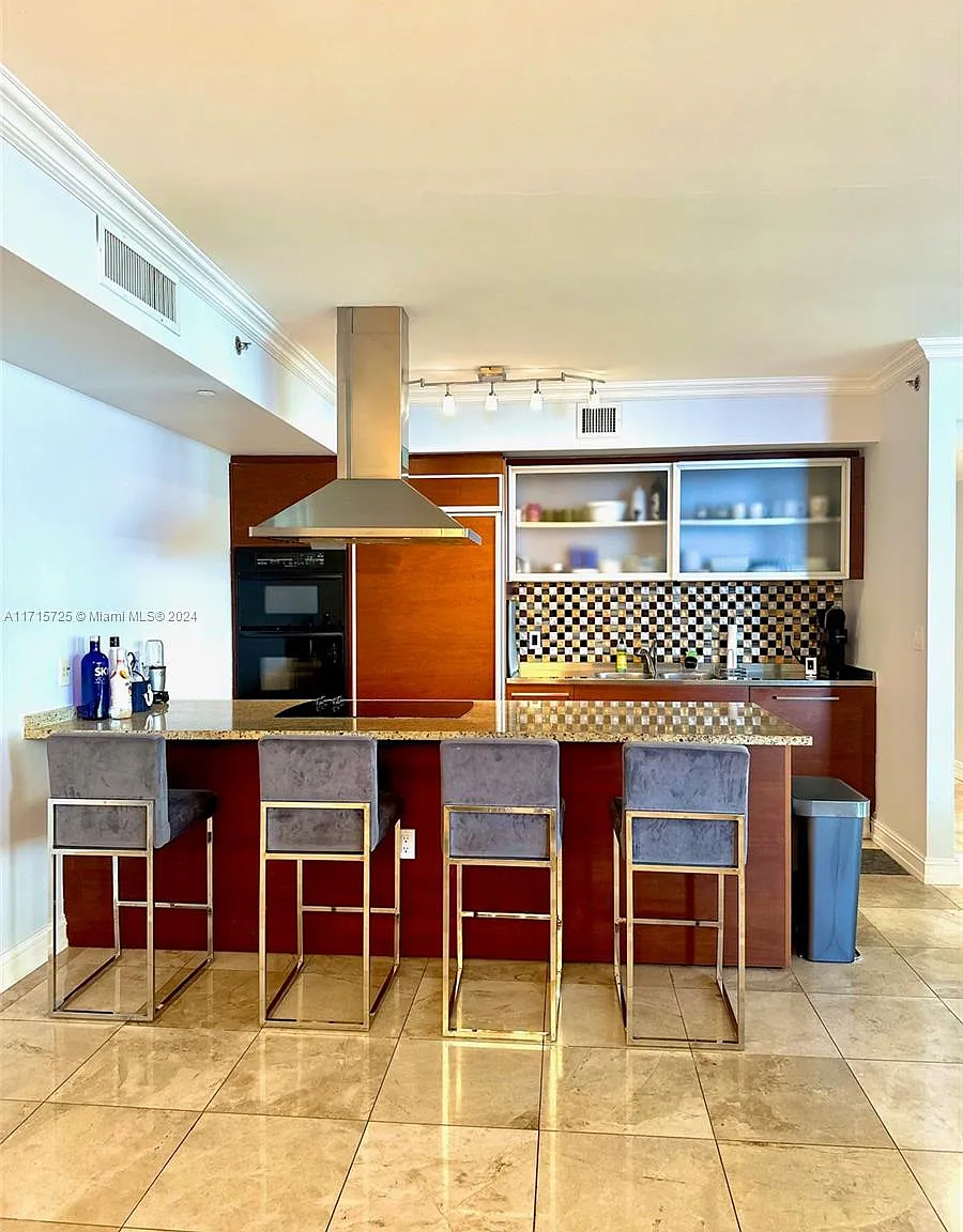 Beach Club Condo — Photo 4