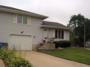 618 E Goldsborough St, Crown Point, IN 46307