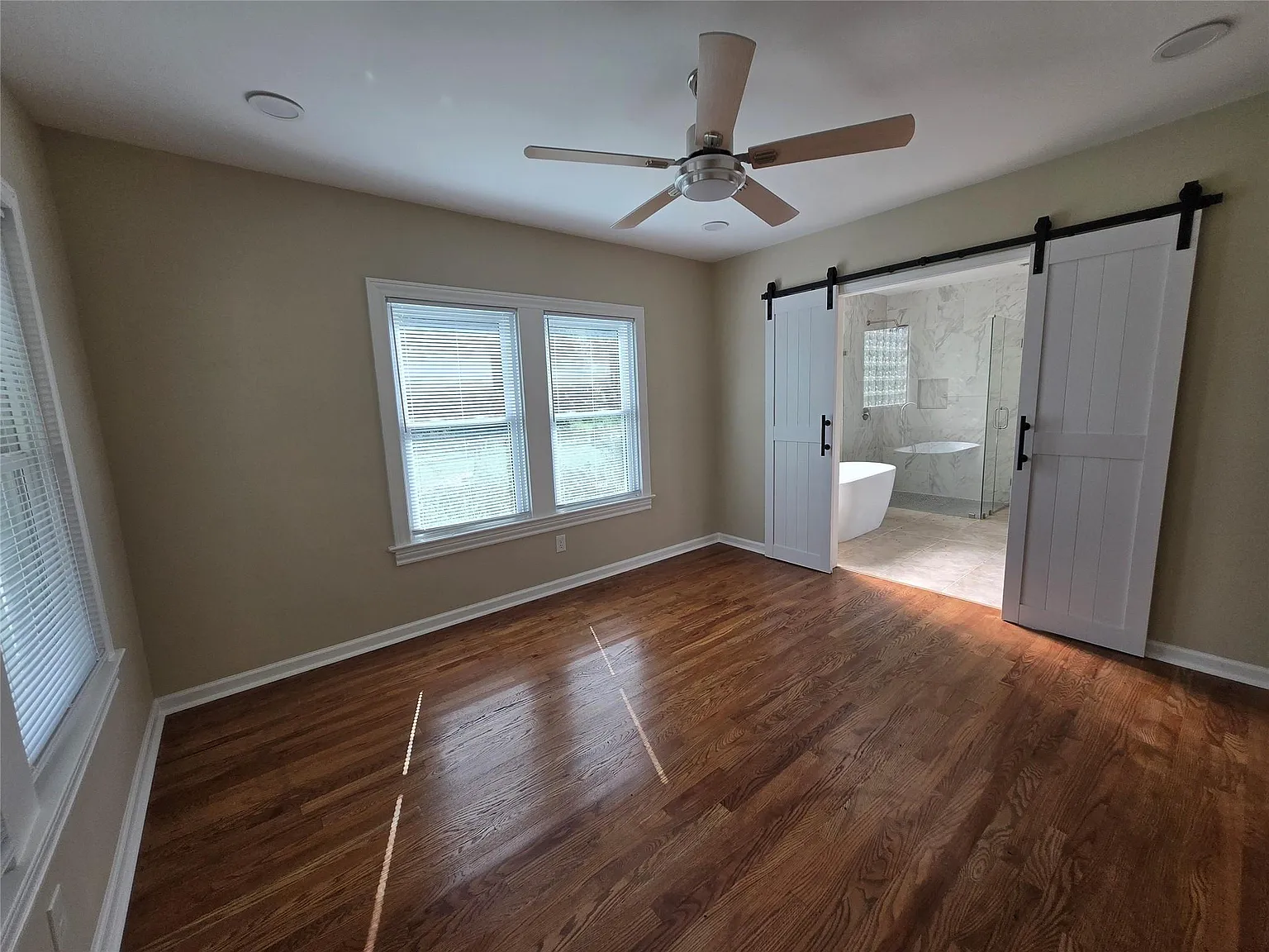 3 bed, 3.0 bath, 1326 sqft, $1,700 — Photo 4