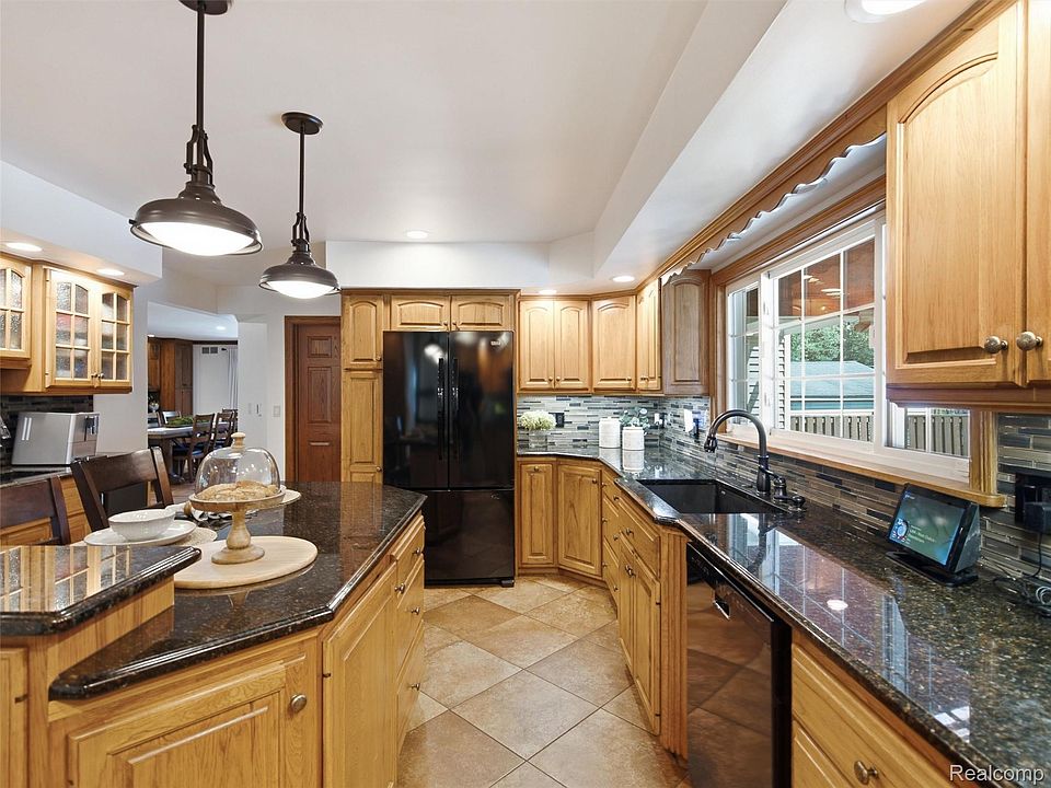 1010 Genesee Dr, photo 10