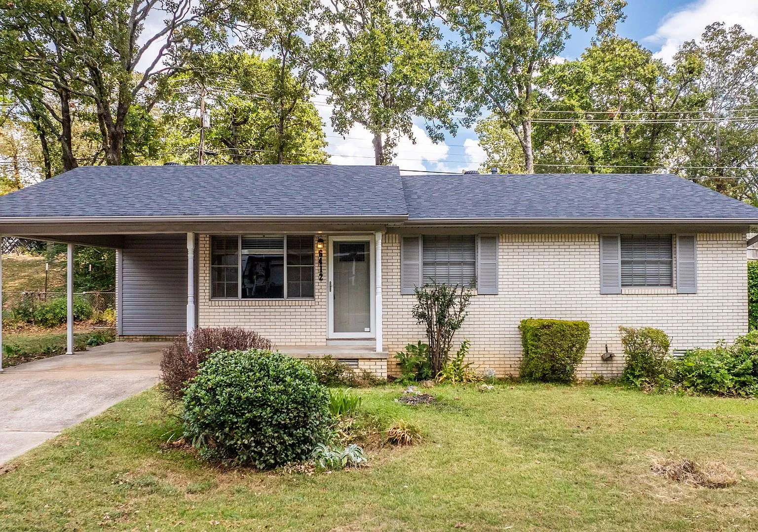 3BR/2BA Brick Home with Hardwood Floors & Two Living Areas North Little Rock — Photo 1