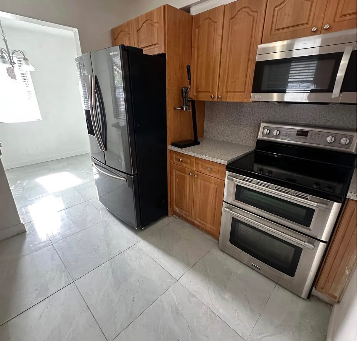 3 bed, $3,000 — Photo 1