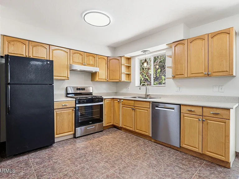 250 E Park Ave — Photo 9