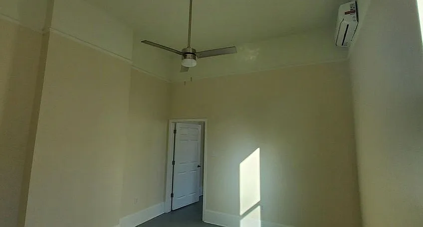 3 bed, 875 sqft, $1,900 — Photo 3