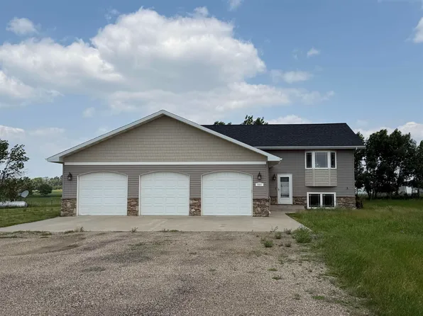 9351 11th Ave SE, Minot, ND 58701