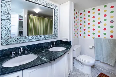 Rented by New York Casas Ltd.