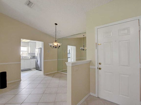 3rd image of 5208 Arbor Glen Cir