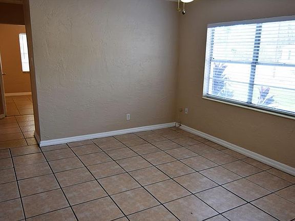 5th image of 320 Hoffman Blvd
