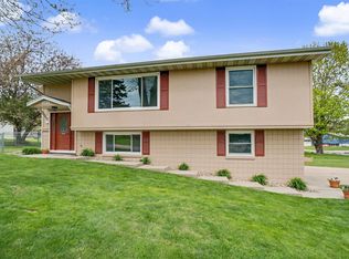 3302 Mount Vernon Dr, Waterloo, IA 50701
