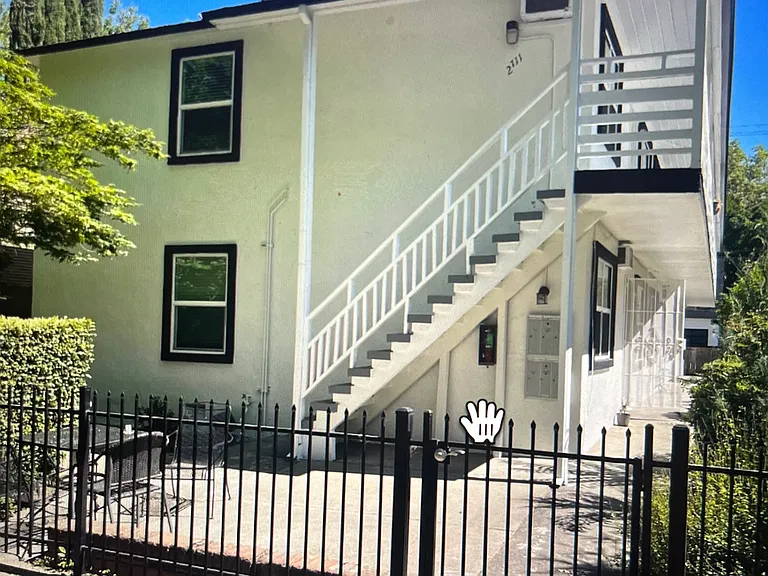 2711 E St #6 — Photo 8