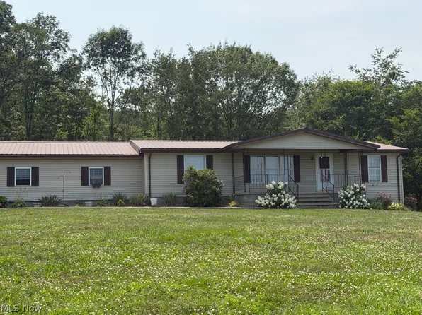 1105 Pacific Rd NE, Carrollton, OH 44615