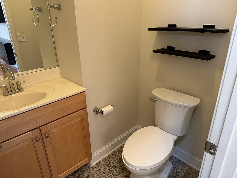 221 Rothesay Ln — Photo 16