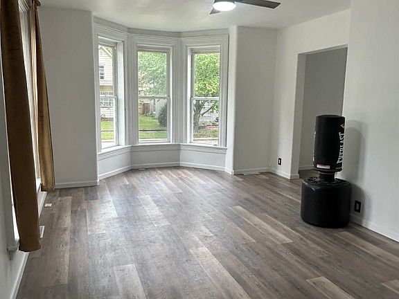 4th image of 504 4th St
