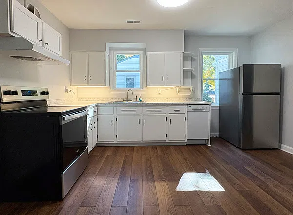 2 bed, 990 sqft, $1,595 — Photo 1